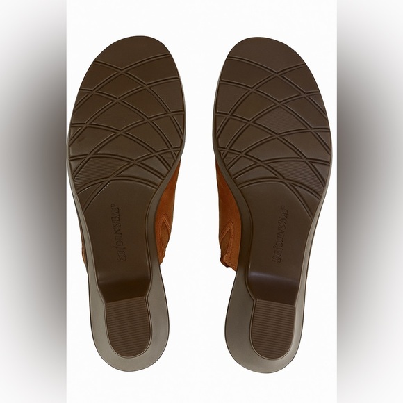 NEW No Tags St. John’s Bay Brown Leather Clogs 7 Medium - Picture 6 of 6